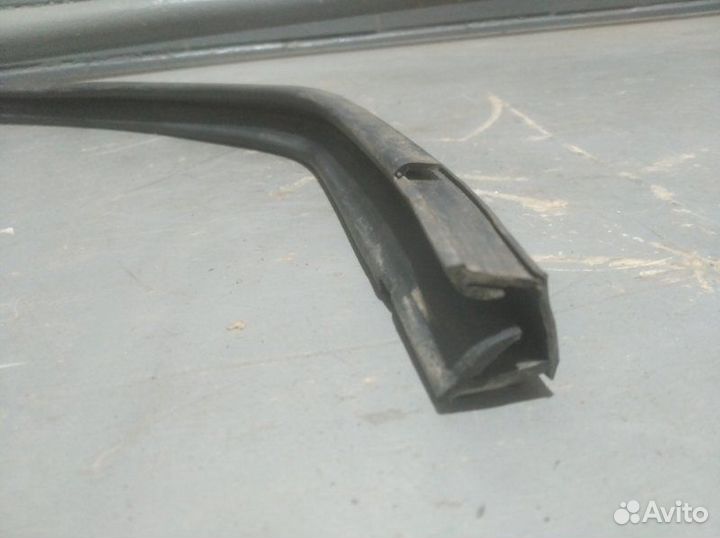 Уплотнитель стекла двери передний правый LADA