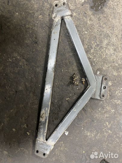 Распорка под днище треугольник JZX100 JZX90 TRD