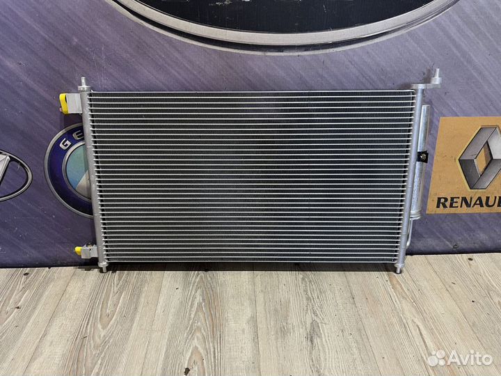 Радиатор кондиционера Nissan tiida