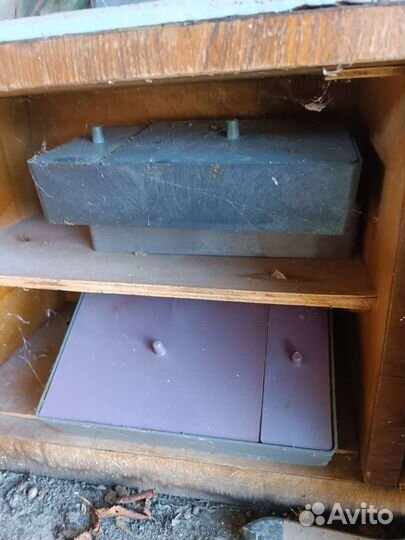 Ульи и пчелиный инвентарь