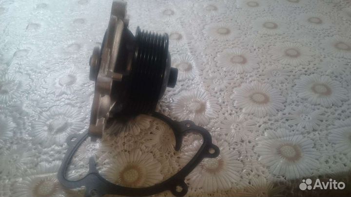 Помпа SKF мерседес ом 642 3.0 L