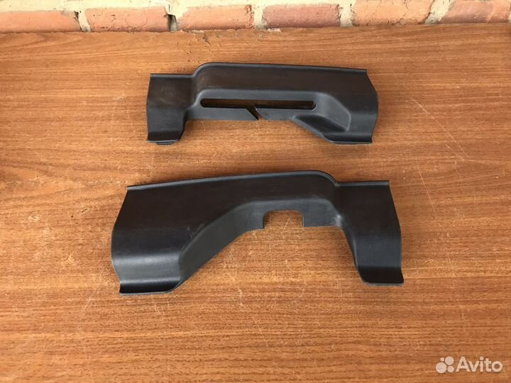 Обшивка стойки Mitsubishi Outlander XL