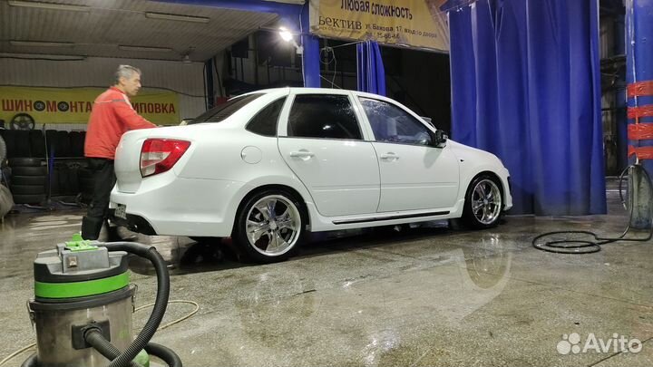 Accelera Gamma 205/40 R17