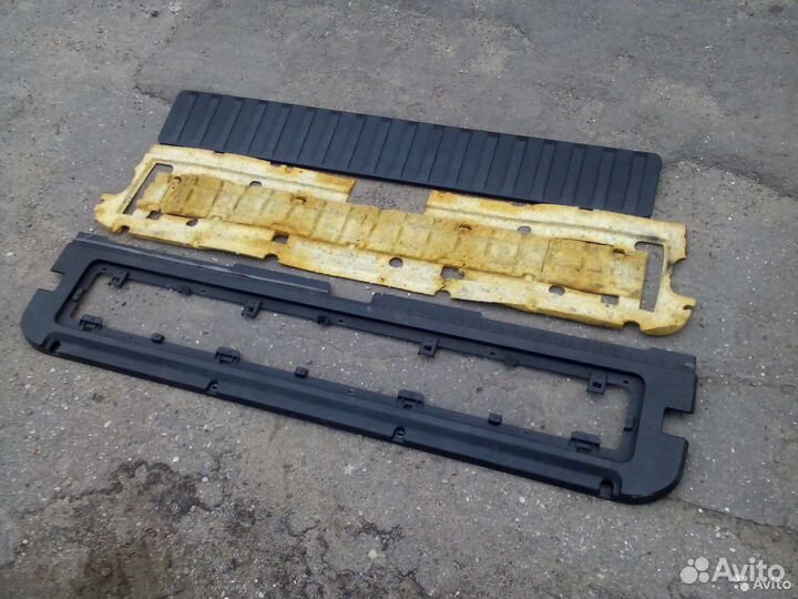 Пластик нижней хлопушки багажника BMW X5 e53