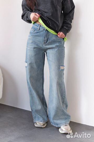 Джинсы и свитшот