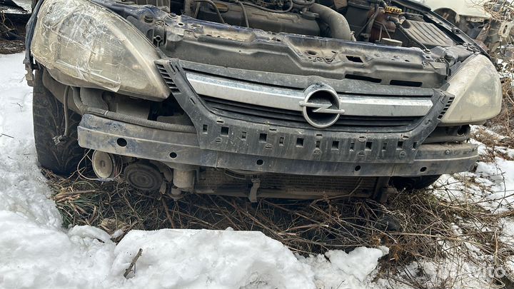 Усилитель переднего бампера Opel Combo