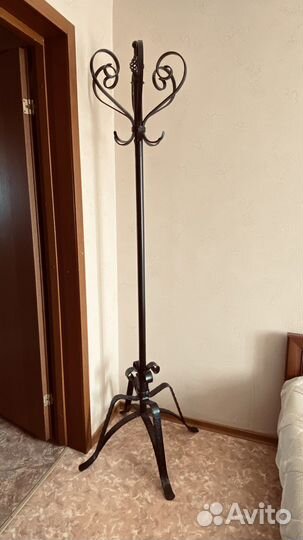 Вешалка напольная кованая