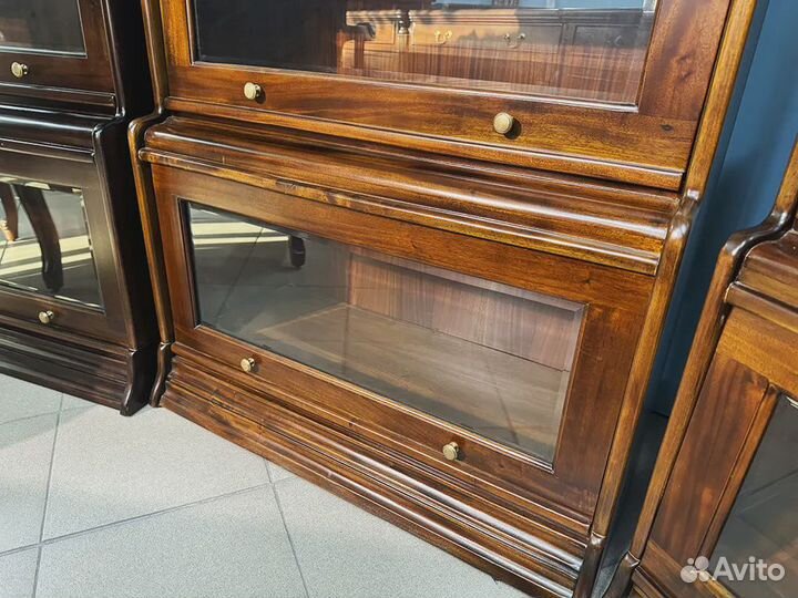 Книжный шкаф 