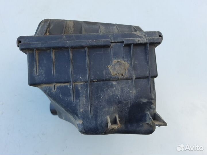 Корпус воздушного фильтра Volkswagen Passat B3