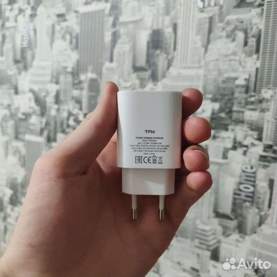 Оригинальная зарядка на iPhone 20W