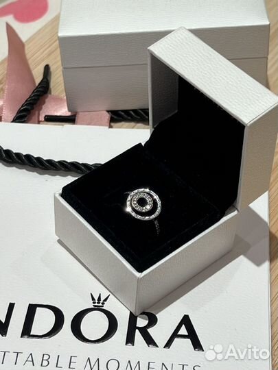 Pandora кольцо логомания