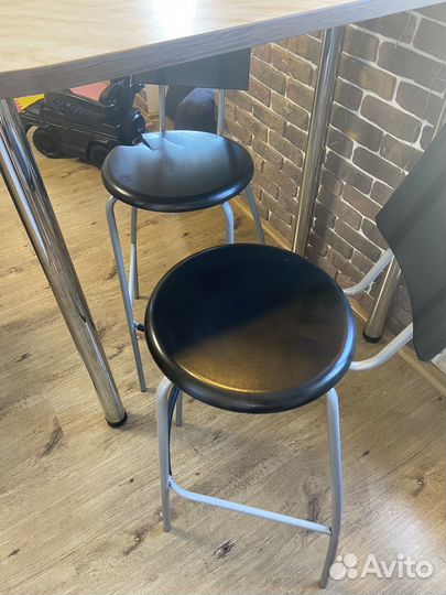 Кухонный стол и стулья