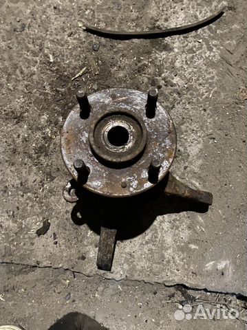 Поворотный кулак Hyundai Elantra J1