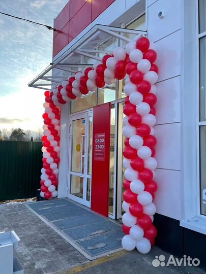 Гирлянда из шаров. Оформление входной группы