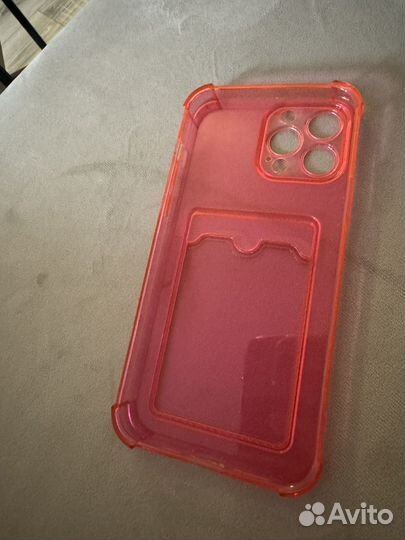 Чехлы на iPhone 13