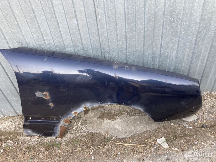 Крыло на 210 mercedes