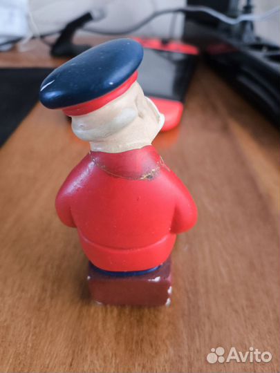 Статуэтка деда курильщика