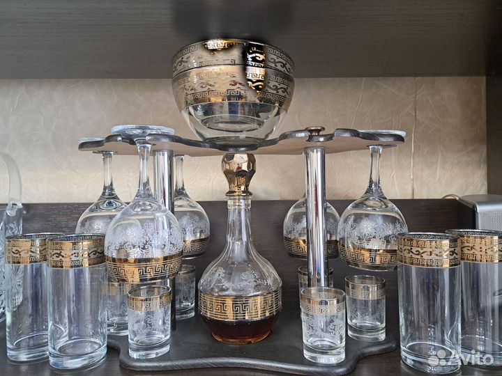 Набор бокалов и рюмок