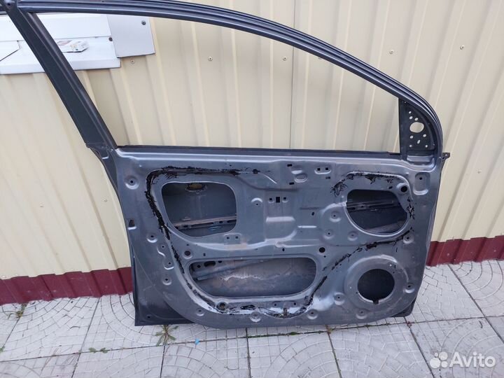 Продаю переднюю левую дверь Hyundai Solaris 2