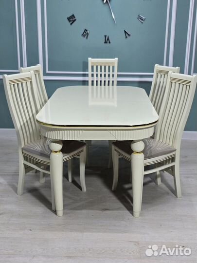 Стол и стулья