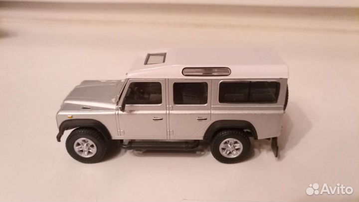 Land Rover Defender 110 1/43