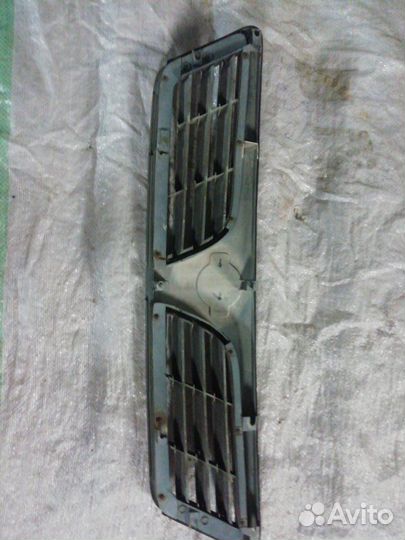 Решетка радиатора передняя Nissan Maxima