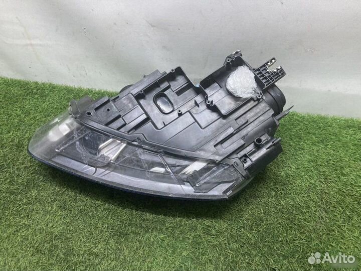 Фара правая Audi Q3 8U 2015
