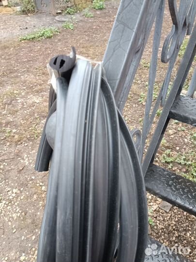 Уплотнитель стекла кабины мтз