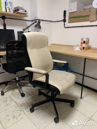 Ортопедическое офисное кресло белое