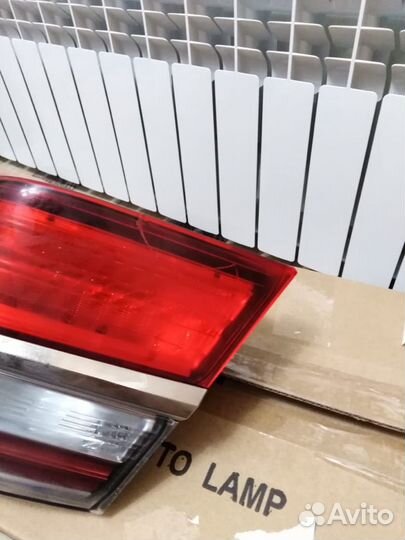 Продам оригинальный правый фонарь на Тайоту Камри