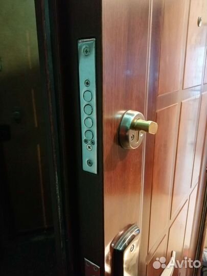 Дверь входная металлическая