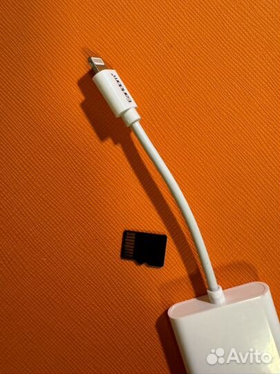 Картридер на iPhone (lightning) с картой памяти