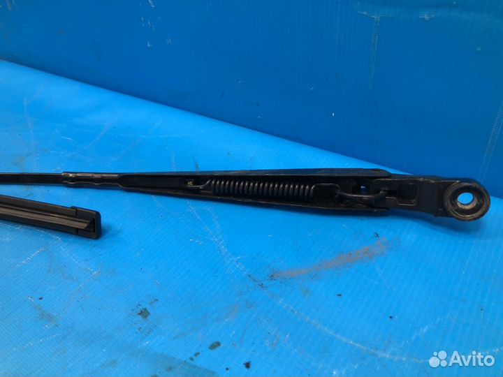 Поводок стеклоочистителя передний правый Renault L