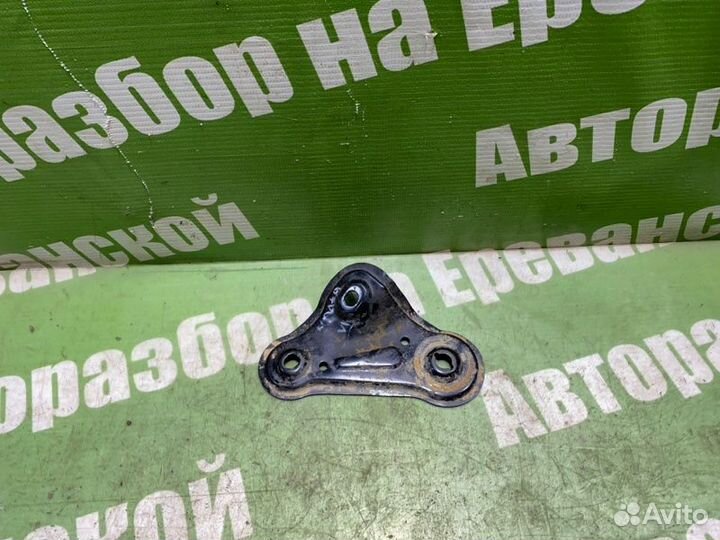 Кронштейн подрамника передний левый Hyundai Sonata