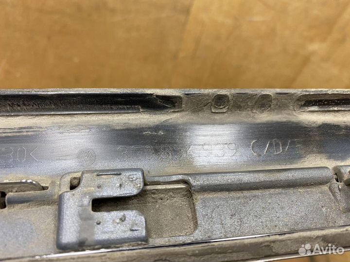 Молдинг двери передней левой Volkswagen Passat B8