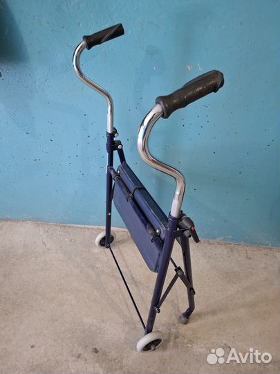 Ходунки для взрослых на колесиках с сидением