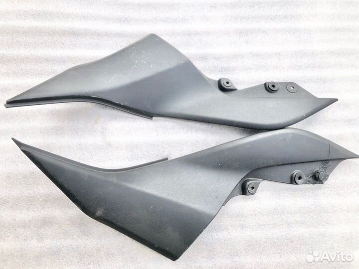Kawasaki Z750 2010 боковой пластик бака