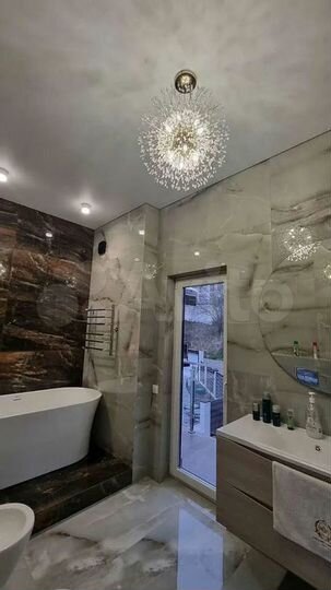 Коттедж 260 м² на участке 7 сот.