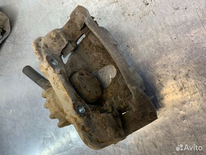 Суппорт тормозной передний правый Peugeot 308 4E