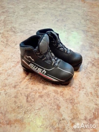 Ботинки для беговых лыж