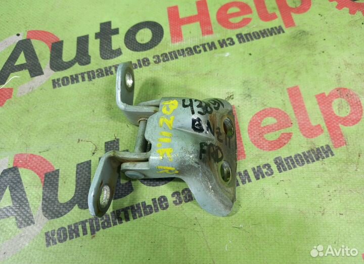 Петля двери nissan cube BNZ11 перед право