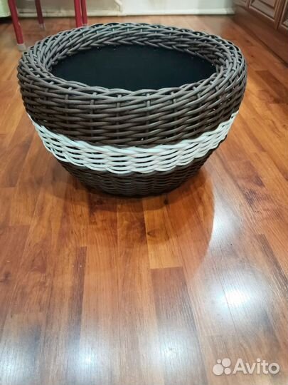 Кашпо из искусственного ротанга