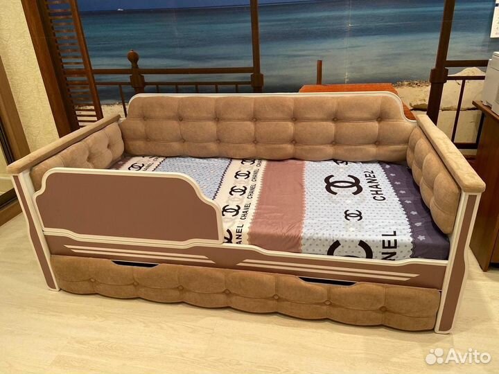 Мягкая тахта с дополнительным спальным местом