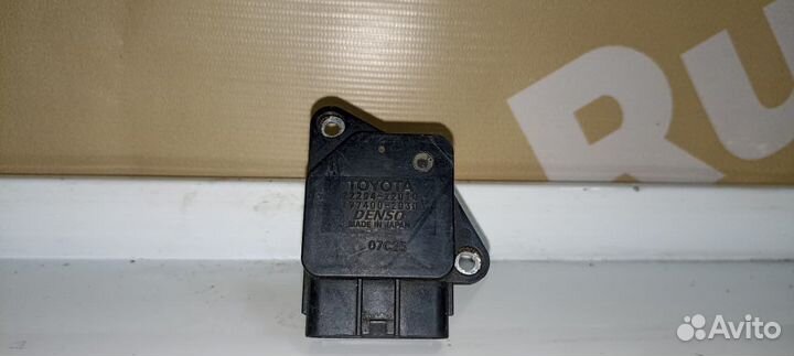 Датчик массового расхода воздуха Toyota Lexus