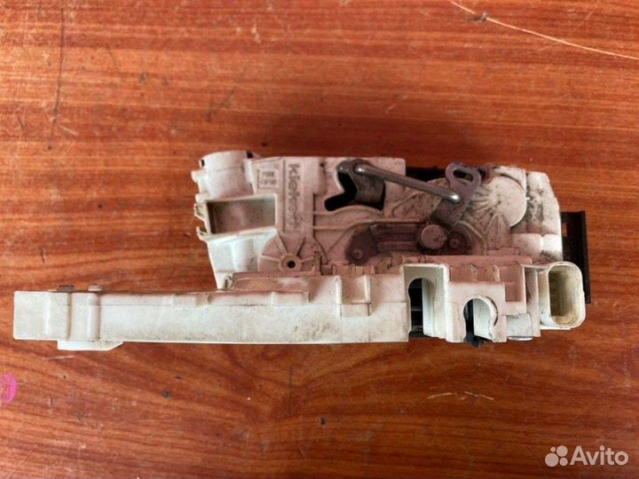Замок двери распашной задний правый Wv Crafter