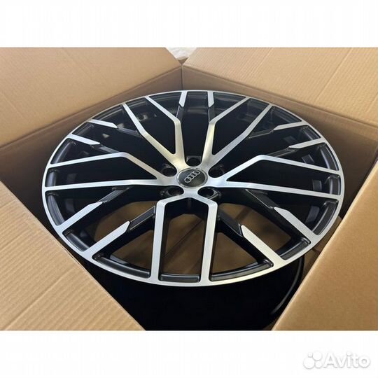 Диски R22 на Audi RS