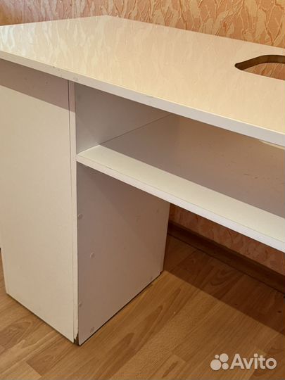 Стол маникюрный