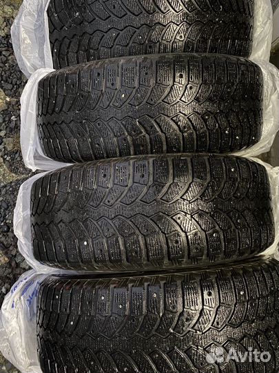 Bridgestone Blizzak Ice 215/60 R16