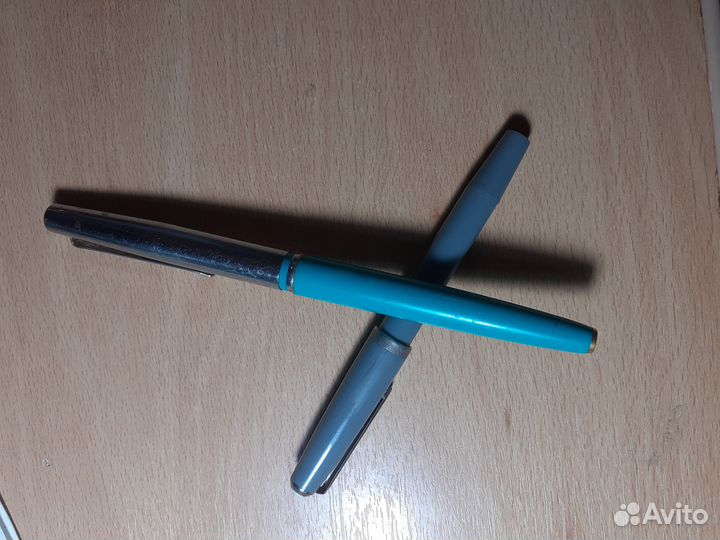Чернильницы,перья,ручки