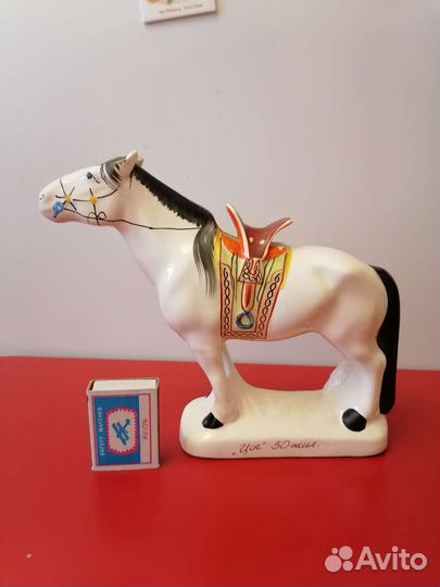 Фарфоровая статуэтка 